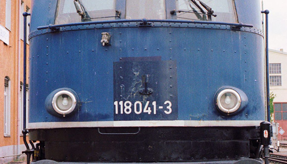 118 041-3 abgestellt 1984 im Bahnbetriebswerk Würzburg