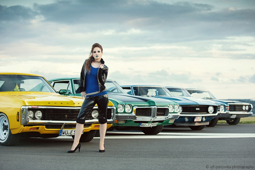 Model with US Cars - in Wuerzburg by photographer Ulf Pieconka